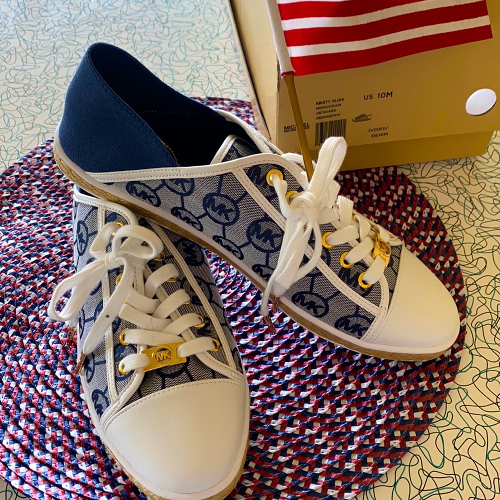 Michael Kors Kristy Slide NEW in box! Never worn.